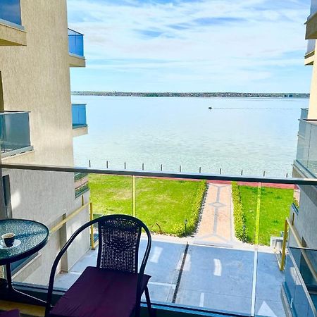 Kitty Studio Sunset Lake Apartment Mamaia Exterior photo