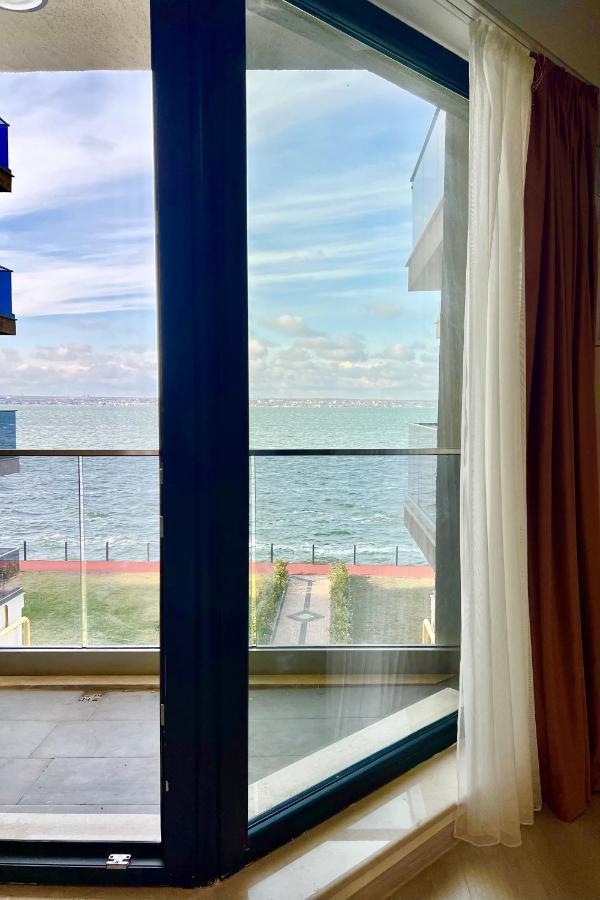Kitty Studio Sunset Lake Apartment Mamaia Exterior photo
