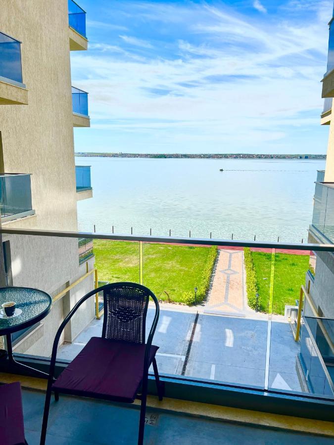 Kitty Studio Sunset Lake Apartment Mamaia Exterior photo
