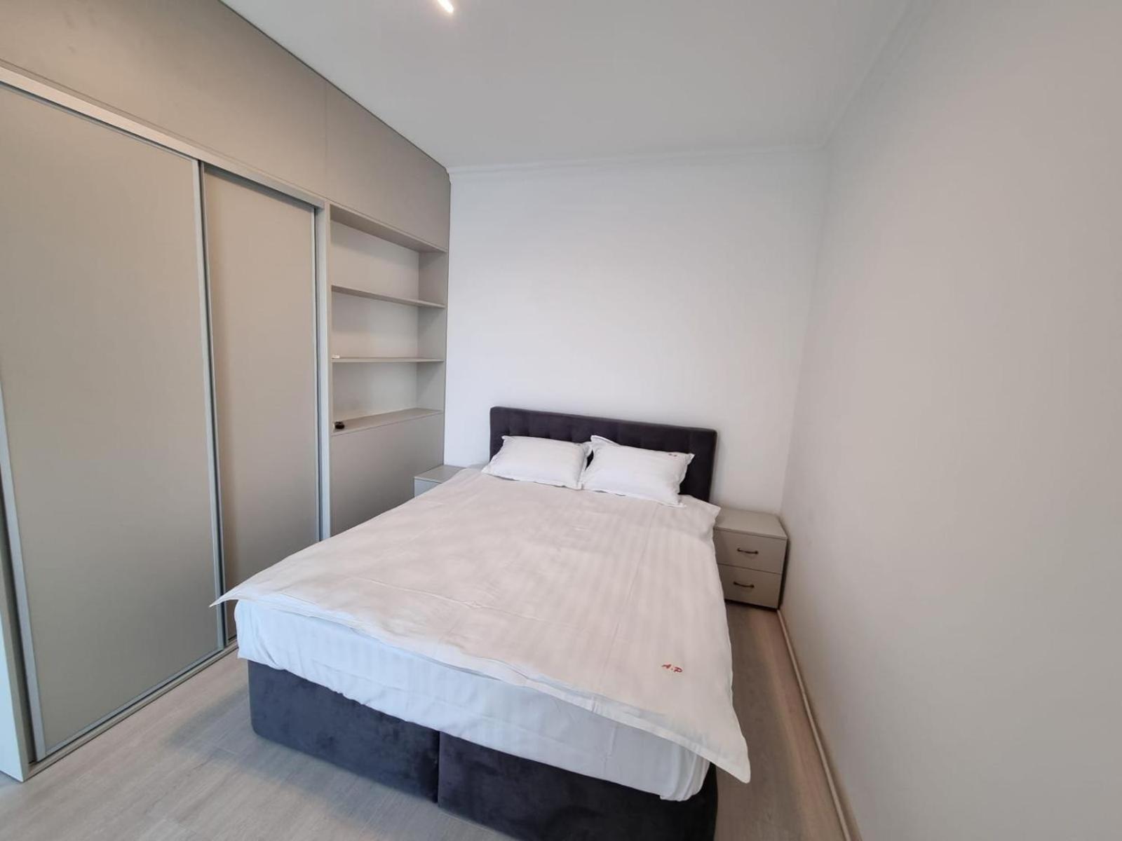 Kitty Studio Sunset Lake Apartment Mamaia Exterior photo
