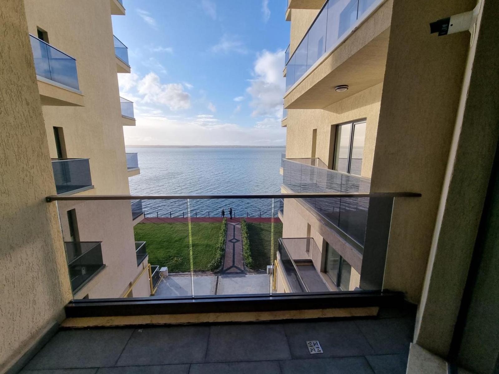 Kitty Studio Sunset Lake Apartment Mamaia Exterior photo